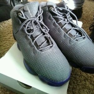 Meet your Posher, Latravis